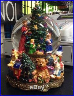 Kirkland Signature Musical Water Globe Christmas Tree Toys Santa