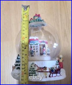 1992 Holiday Classics GrandGlobe 9Musical & Lighted 160MM SnowGlobe TOY SHOPPE