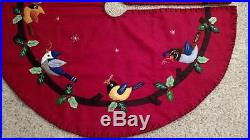 31 Hand made 7 Bird on Holly Branch Snowflake RED WOOL CHRISTMAS TREE SKIRT