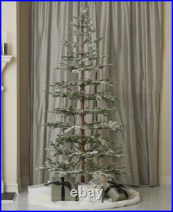 7.5′ Sierra Pine Lightly Flocked Tree with 300 Warm White LED Lights
