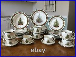 8 Christopher Radko HOLIDAY CELEBRATIONS 5 Piece Place Settings 40 PIECES TOTAL