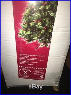 Artificial Christmas Tree 7.5 ft Pre-Lit 550 Clear Lights Berries & PineCone