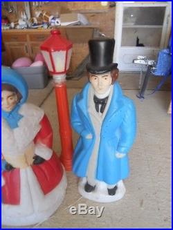 BLOWMOLD OUTDOOR 2 PCS. LIGHTED DICKENS CHRISTMAS CAROLERS LAWN DECOR HOLIDAY