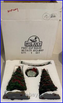 Big Sky Carvers Christmas Tree Archway / Nativity Scene 50440 Bearfoots