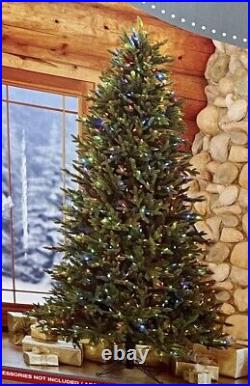 Christmas Tree 7.5 Feet. Pre lit. 700 LED. Remote Control