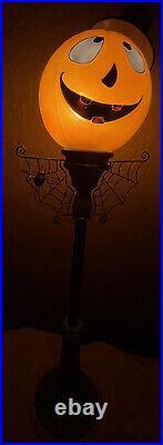 Cracker Barrel Lit Pumpkin Street Light Spiderweb Lamp Post Halloween Decor 36