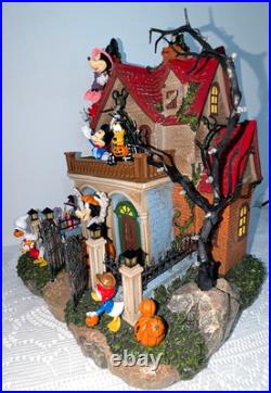 Disney Halloween Haunted Party House Lights Music Limited Edition Mickey Minnie