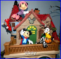 Disney Halloween Haunted Party House Lights Music Limited Edition Mickey Minnie