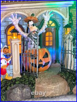 Disney Halloween Haunted Party House Lights Music Limited Edition Mickey Minnie