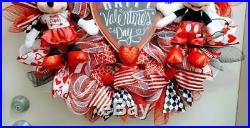 Disney Mickey Minnie Happy Valentine's Day Hearti'm With Cupid Wreath