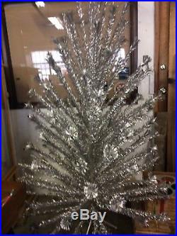 Evergleam 124 Branch Aluminum Pom Pom Christmas Tree Complete In Box 8 Ft