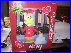Gemmy 7.5′ The Grinch in Santa Hat Throwing Snowballs Christmas Inflatatable
