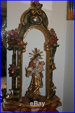 Geschnitzte Maria mit Kind im Schrein, Handarbeit, blattvergoldet, aus Tirol, neu