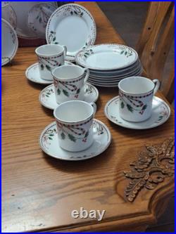 Gibson Everyday Vintage Festive Traditions Christmas Dishes 40 Pcs Service 8