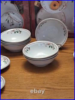 Gibson Everyday Vintage Festive Traditions Christmas Dishes 40 Pcs Service 8