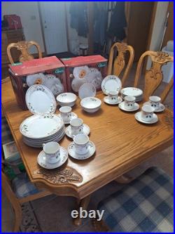 Gibson Everyday Vintage Festive Traditions Christmas Dishes 40 Pcs Service 8
