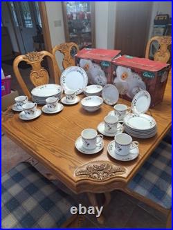 Gibson Everyday Vintage Festive Traditions Christmas Dishes 40 Pcs Service 8