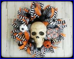 Halloween Skull Wreath for Front Door, Halloween Deco Mesh Wreath, Spooky Decor