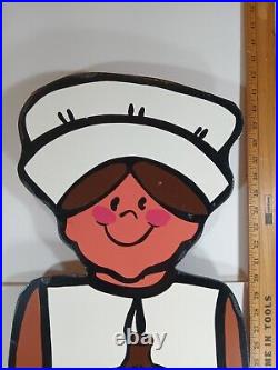 Holly Cleeland Lawn Cheers 46 Pilgrim Couple Lawn Decoration Hand Painted (2)