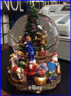 Kirkland Signature Musical Water Globe! Christmas Tree Toys Santa Coming Town