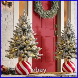 Member’s Mark 4′ Pre-Lit Topiary with Ornament Base