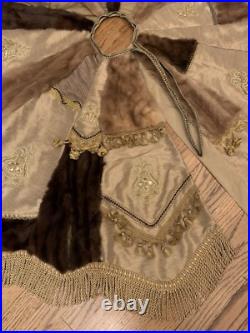 Mink and Silk Christmas Tree Skirt, separate collar, 3 small gift pockets, 60
