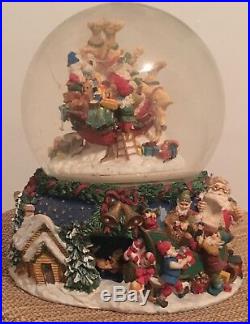 Musical Santa Claus Is Coming to Town Large Snow Globe With Rotating Base
