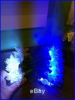 New Christmas Indoor/Outdoor 30 White & Blue LED Snowflake Light Set