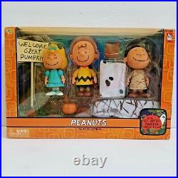 PEANUTS IT’S THE GREAT PUMPKIN CHARLIE BROWN COMPLETE SET by MEMORY LANE