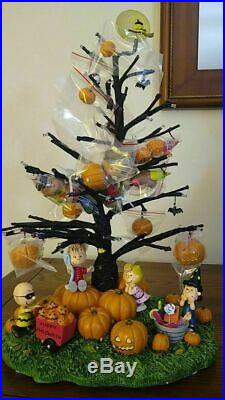 Pumpkin Great Peanuts Halloween Tree Snoopy Charlie Brown Linus Woodstock Figure