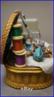 RARE Enesco Sewing Basket Mice NativityO Come All Wee FaithfulAction Music Box