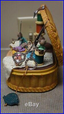 RARE Enesco Sewing Basket Mice NativityO Come All Wee FaithfulAction Music Box