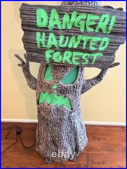 Rare 2023 Animatronic Haunted Living 7′ Haunted Tree Lighted Tree Halloween Prop