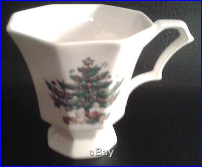 Set of 8 Nikko Christmastime cup and saucers