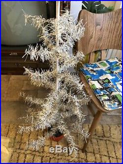 VINTAGE 1950′s /1960′s SKINNY SILVER TINSEL WIRE FRAMED CHRISTMAS TREE