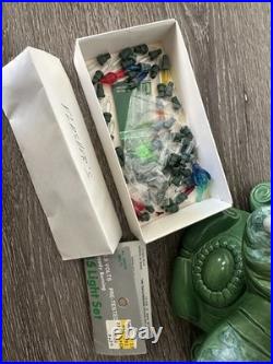 VTG 1967 Atlantic Mold Ceramic Green Christmas Tree & Base w Flocked Snow READ