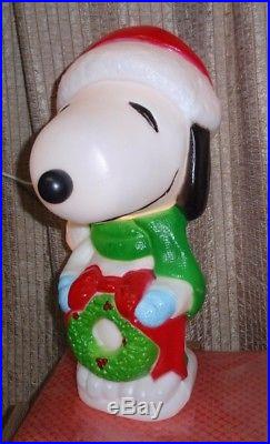 VTG Peanuts Snoopy Santa's Best Christmas Lighted Wreath Blow Mold Yard Decor