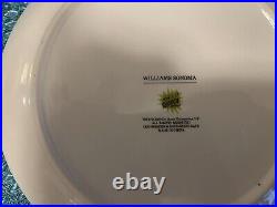 Williams Sonoma Grinch 9 Inch dessert plates. Set o 4 with whoville trim NEW